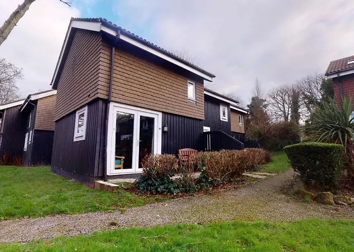 11 Strawberry Hill, Tolroy Manor