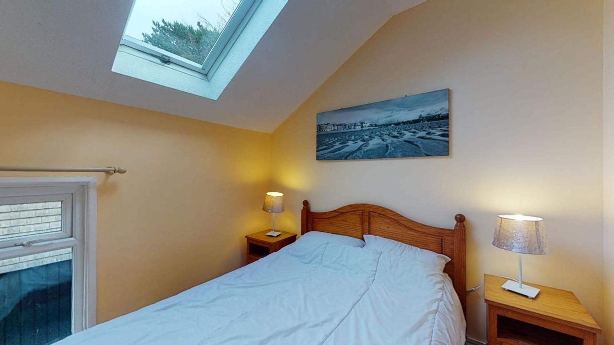 11 Strawberry Hill, Tolroy Manor * Hayle
