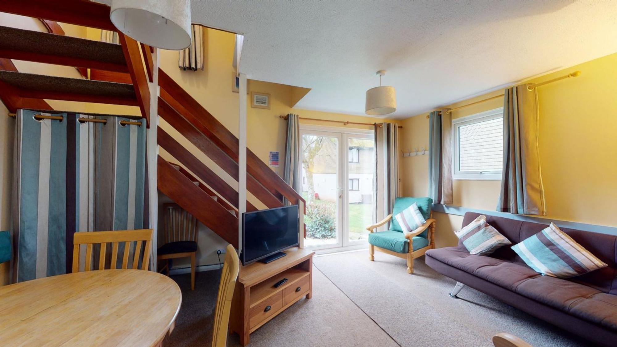 11 Strawberry Hill, Tolroy Manor *